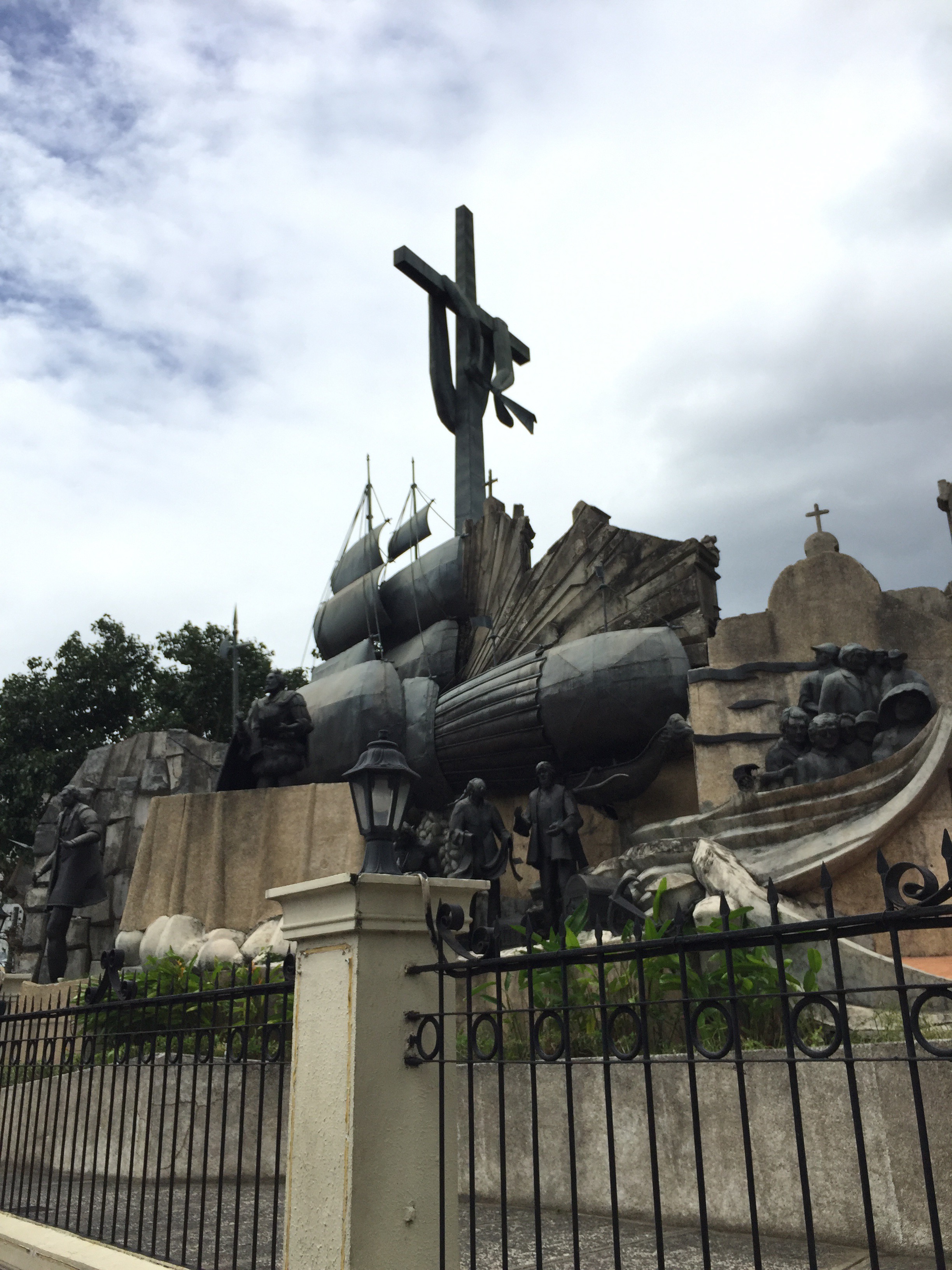 Heritage of Cebu Monument — 세부 역사와 야경의 만남