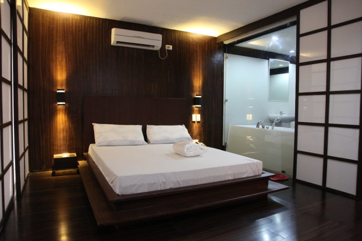 Queensland Hotel & Lodge — V. Rama Avenue Cebu