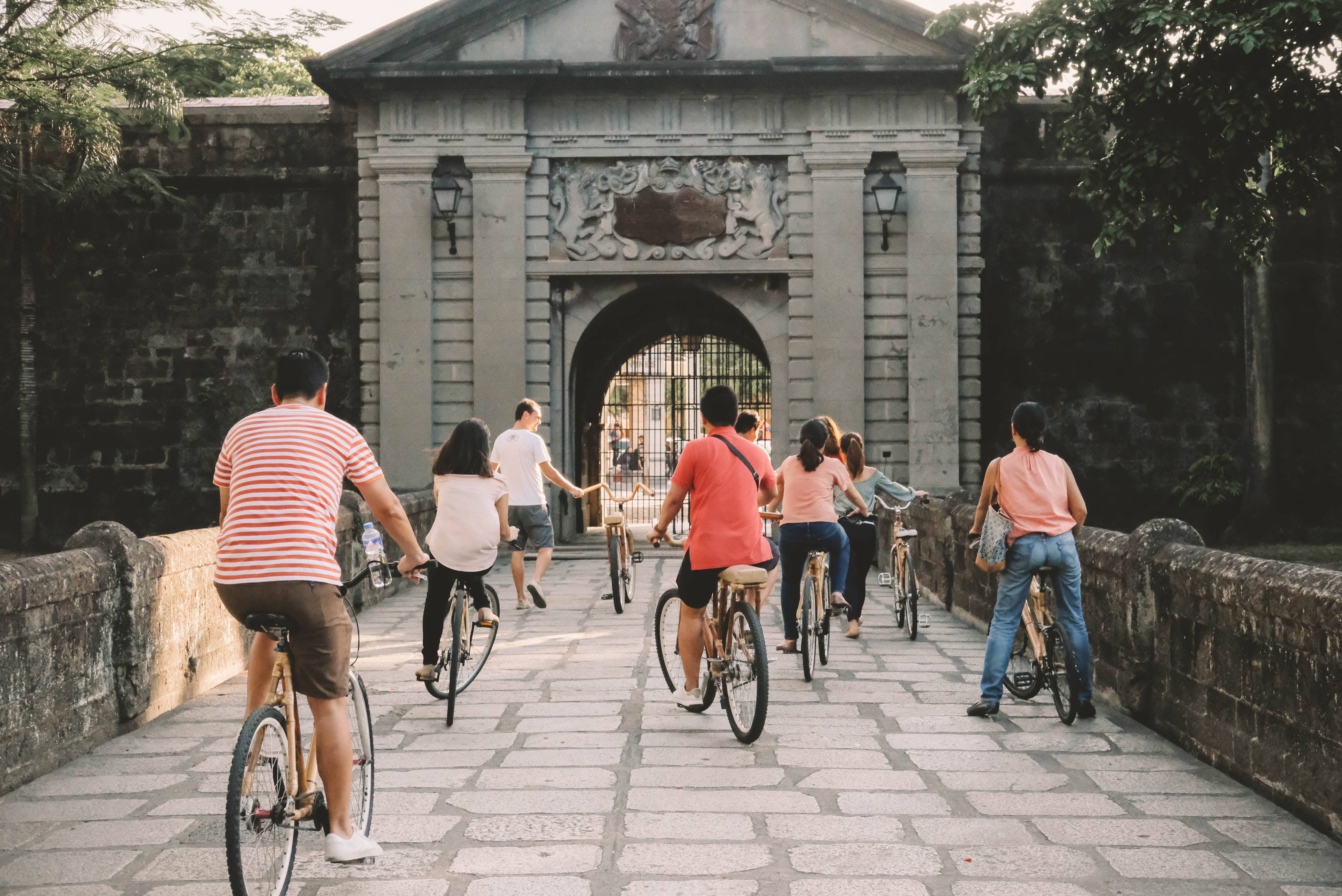 Sky Deck View Bar — 마닐라만 전경