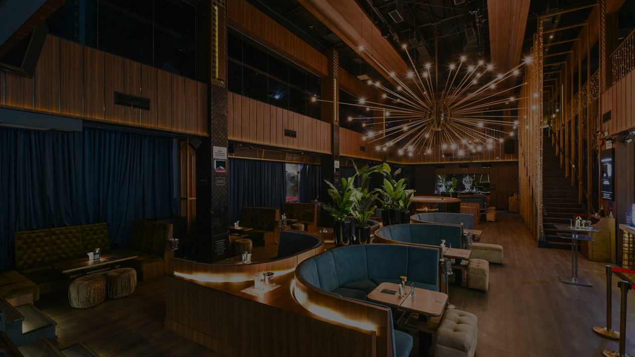 Revel at The Palace — 파티 분위기