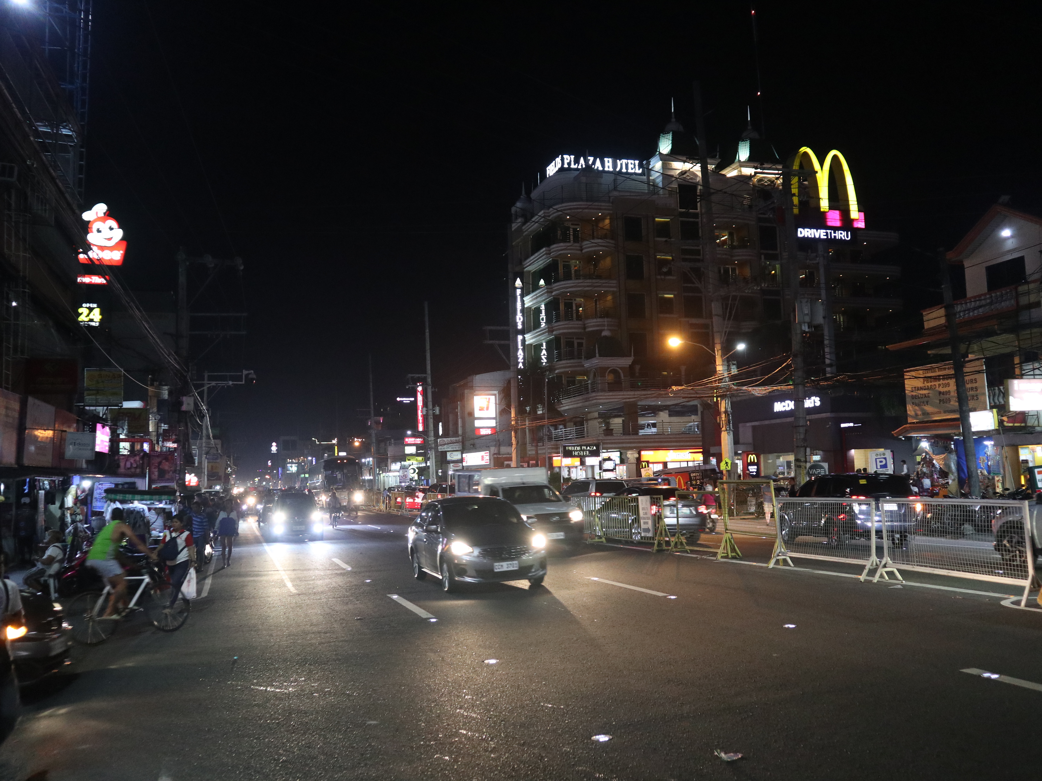 필즈 애비뉴 나이트 뷰 — 앙헬레스 시내 야경