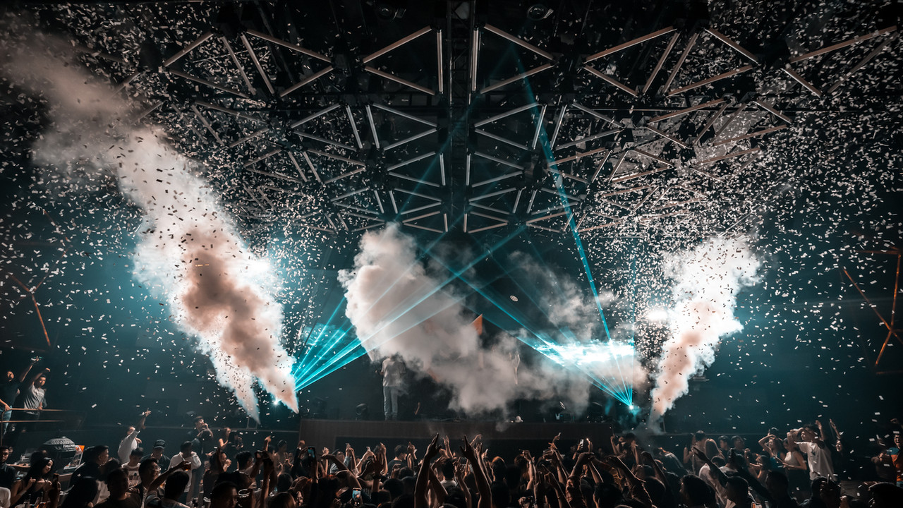 Revel at The Palace — 라운지 공간