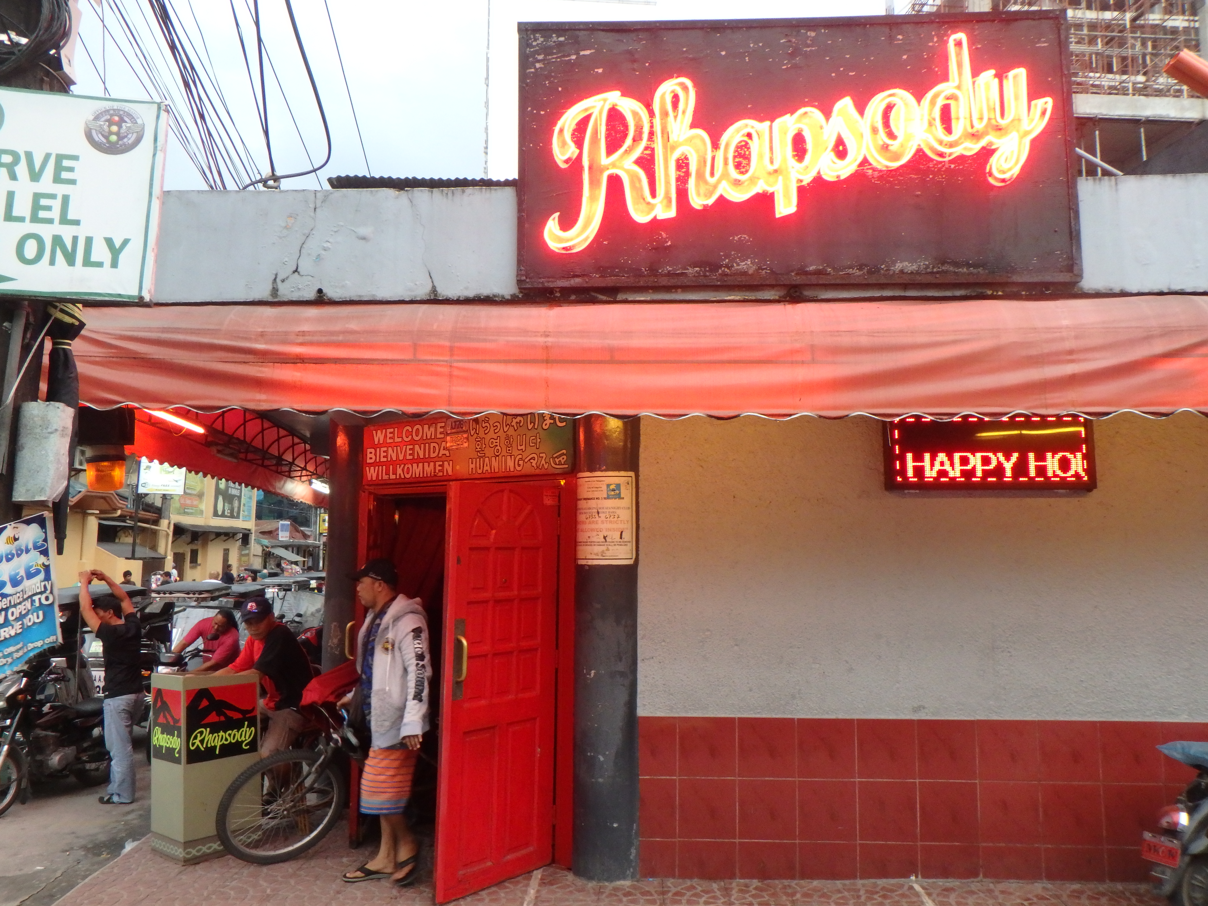 Rhapsody Bar — Walking Street의 고고바