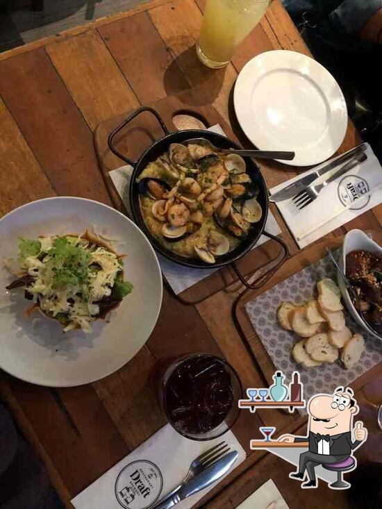 Draft Restaurant & Brewery 그린벨트 내부