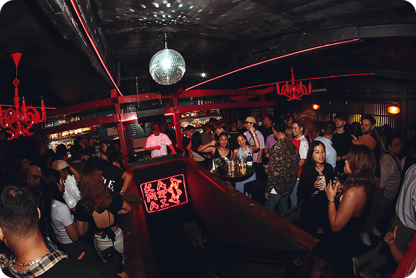 Kampai — 2층 클럽 구역