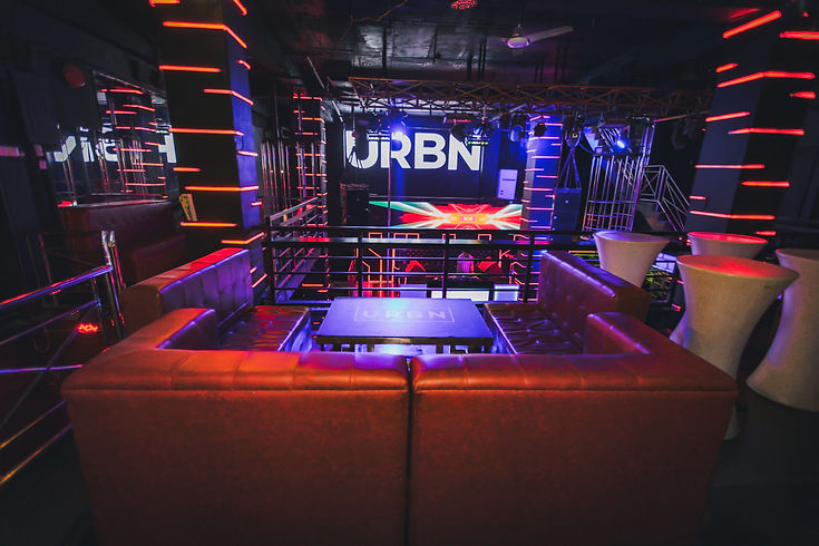 URBN Angeles — 실내 좌석/바 구역