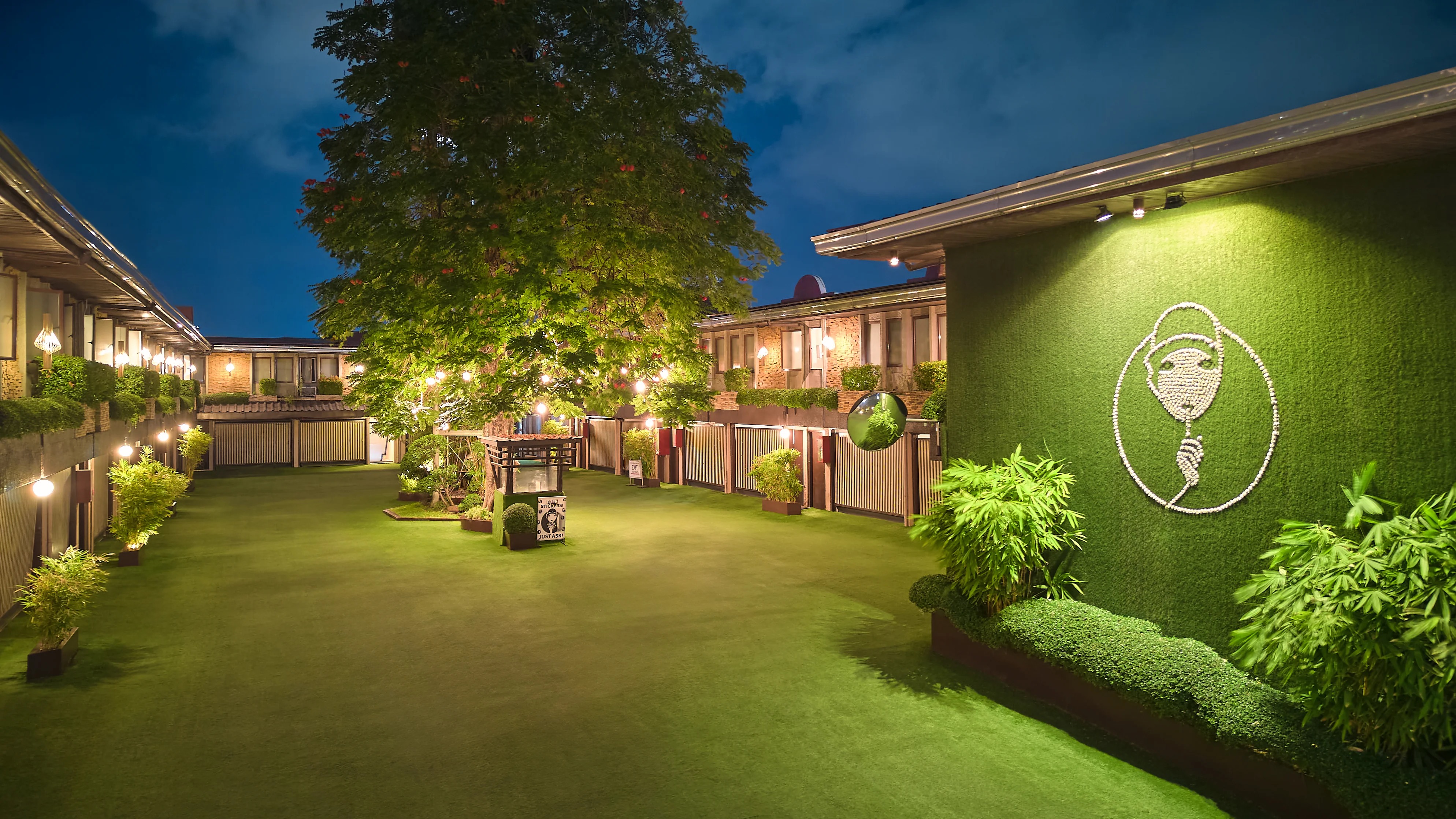 Victoria Court — 외관 & 분위기