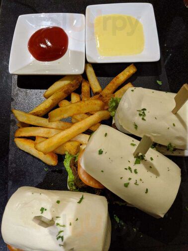 The Penthouse 8747 야경