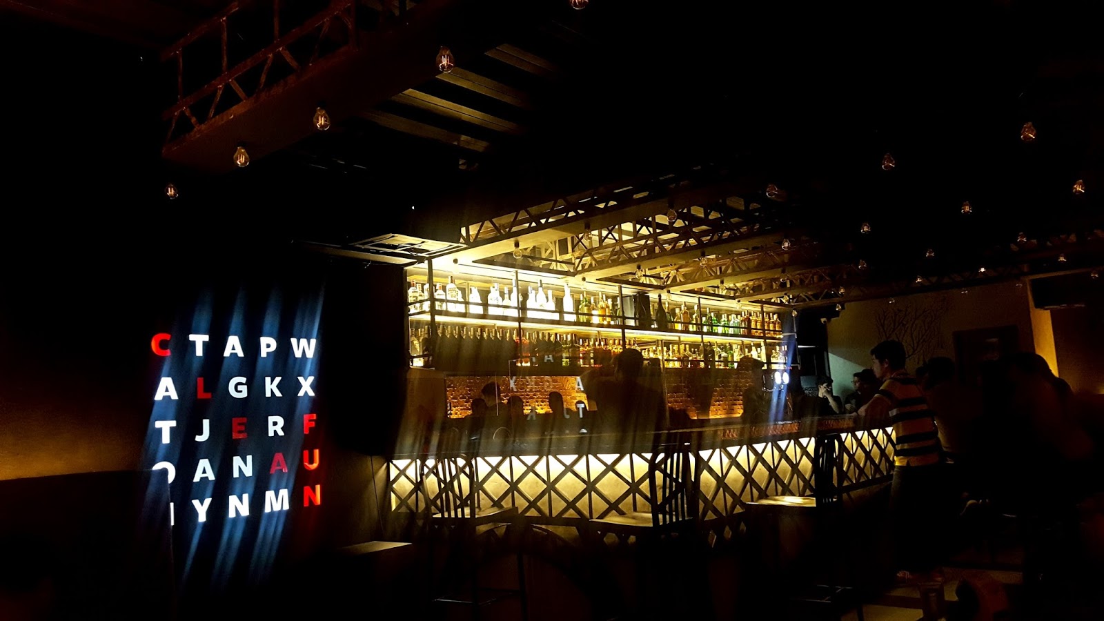 RM-16 바 인테리어