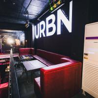 URBN Angeles 무대/조명 분위기(공식 사이트 이미지)
