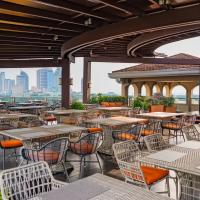 Sky Deck View Bar — 인트라무로스 루프탑 바 완벽 가이드