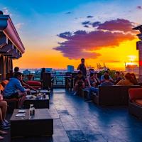 🌅 Sky Deck View Bar — 인트라무로스 루프탑 바, 마닐라만 일몰 완벽 가이드